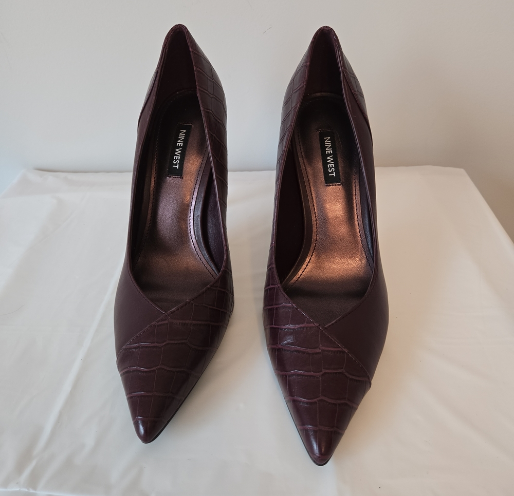 Nine West Burgundy Croc‑Embossed Pointed‑Toe Heels – Size 9